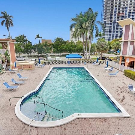 할렌데일비치 Hallandale Gulfstream Pool Walk To The Beach 아파트 외부 사진